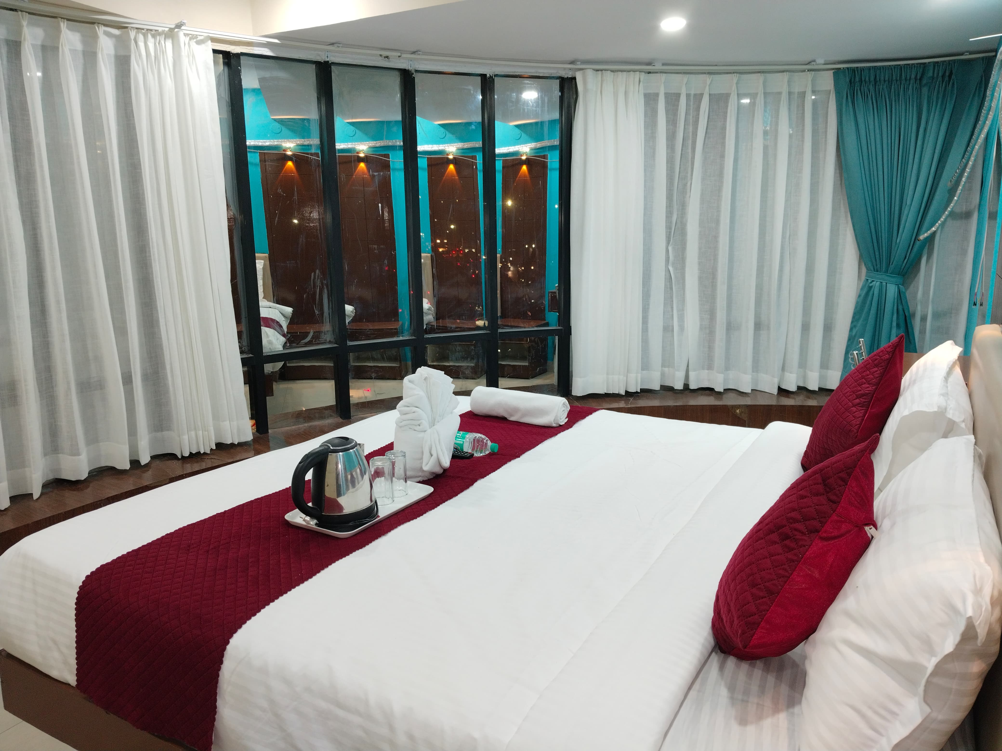 Sagar Pool Suite